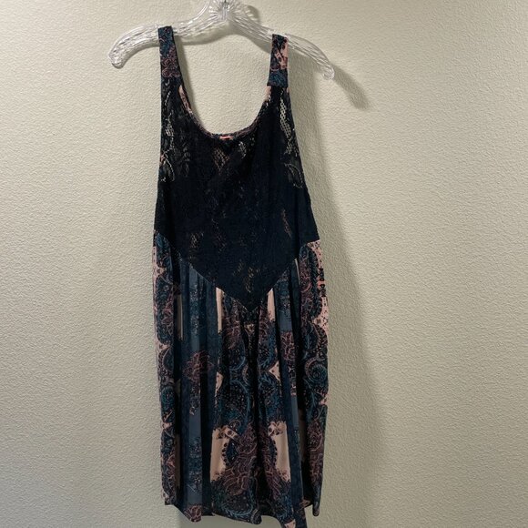 INTIMATELY FREE PEOPLE "Count Me In Trapeze" Lace Trim Top Paisley Black/Pink L - Picture 2 of 10